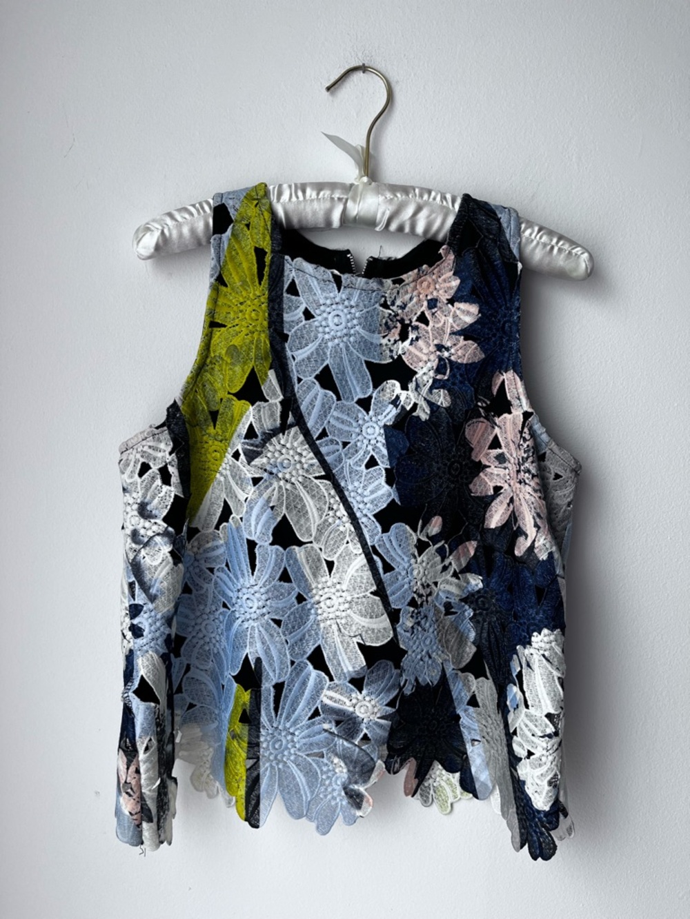Bar III Women’s Sleeveless Floral Top Blouse with Scalloped Hem, Size Small